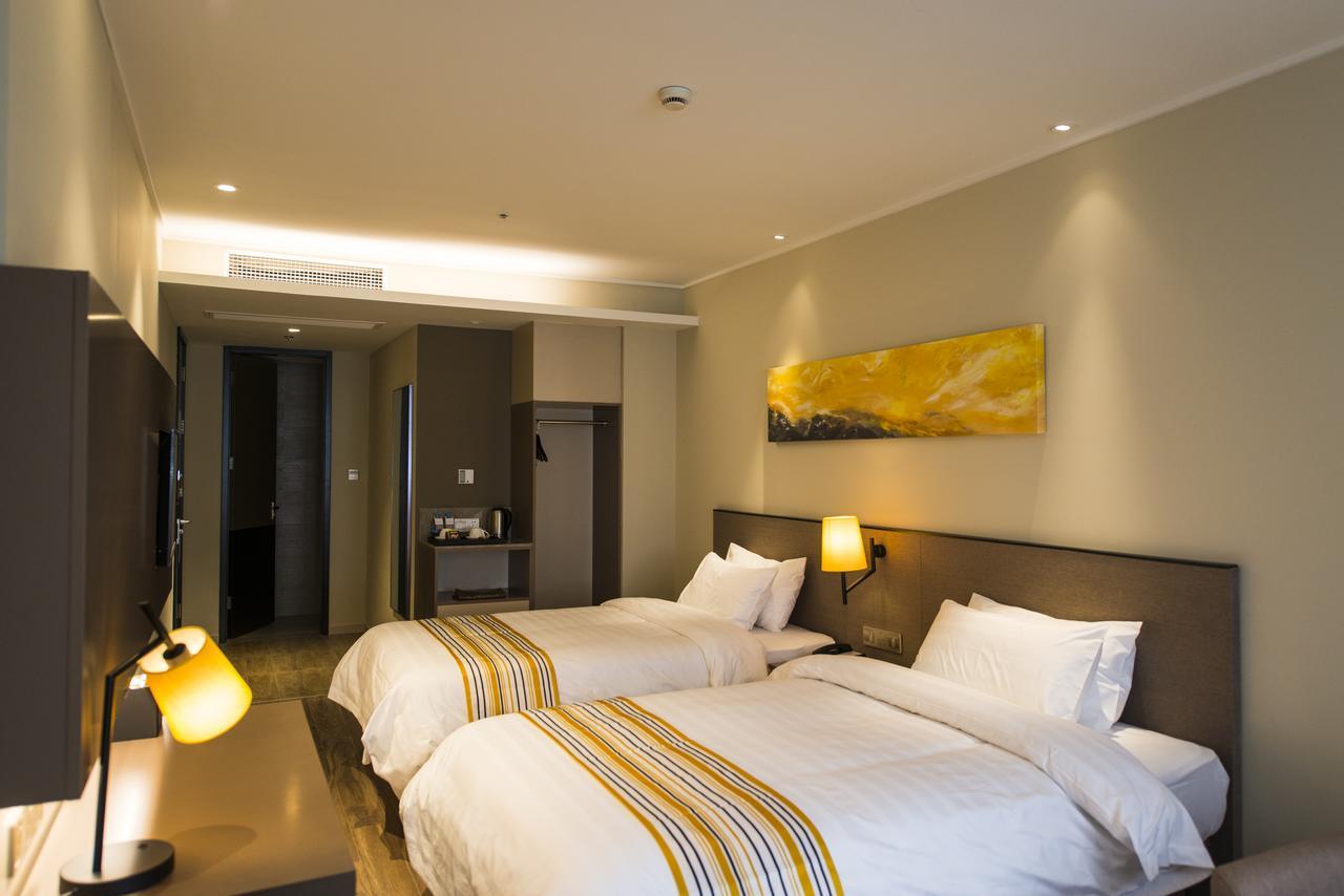 Zhangjiang Park 3*